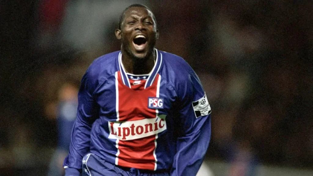 George Weah est l'un des meilleurs joueurs du PSG dans les années 90