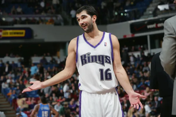 l'un des meilleurs basketteurs européens en NBA est PEta Stojakovic